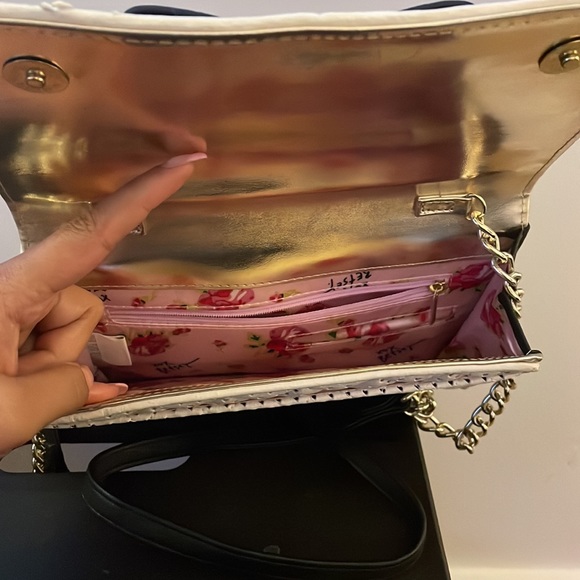 Betsey Johnson crossbody bag - Picture 3 of 4